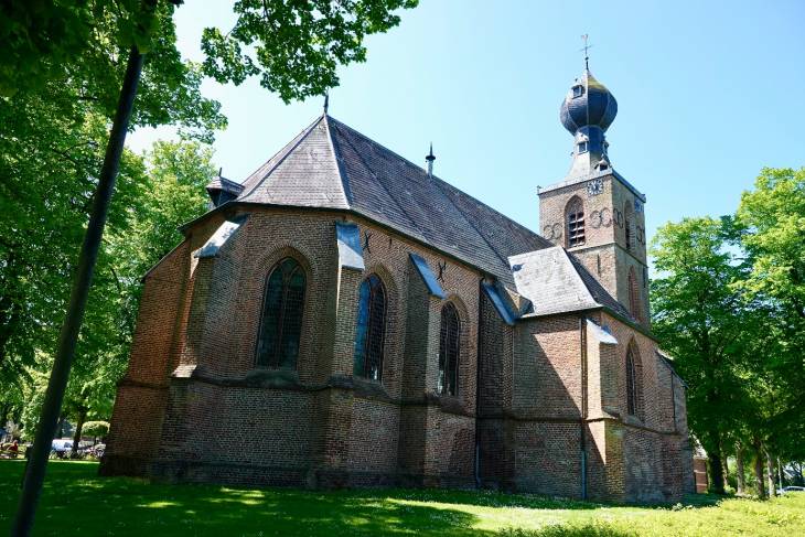 Nederland camper De Camper Club RonReizen kerk dwingeloo