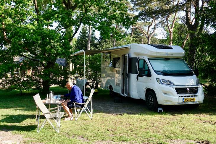 Nederland camper De Camper Club RonReizen ochtendzon