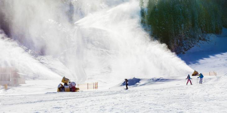 Piste skiers