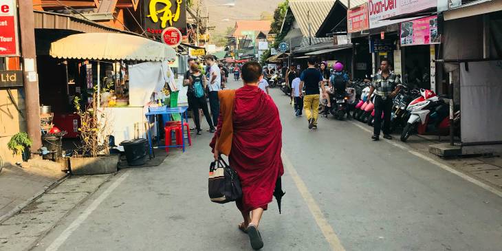 Monnik in Pai (Thailand)